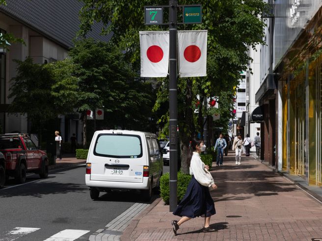 Borsa Tokyo senza freni: nuovo record Nikkei 225, superata anche soglia 42.000 punti