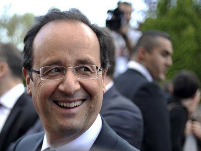 Francia: Hollande oggi a Cuba per incontrare Castro in vista dell’apertura economica