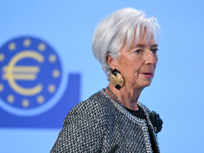 Bce: Lagarde, “impegnati a raggiungere target inflazione del 2%”