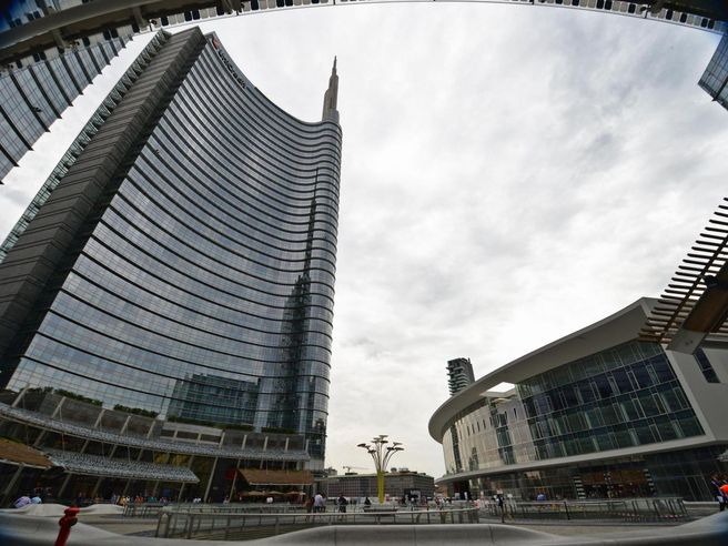 Unicredit: titolo tocca i minimi storici a 2,20 euro, poi risale in area 2,27