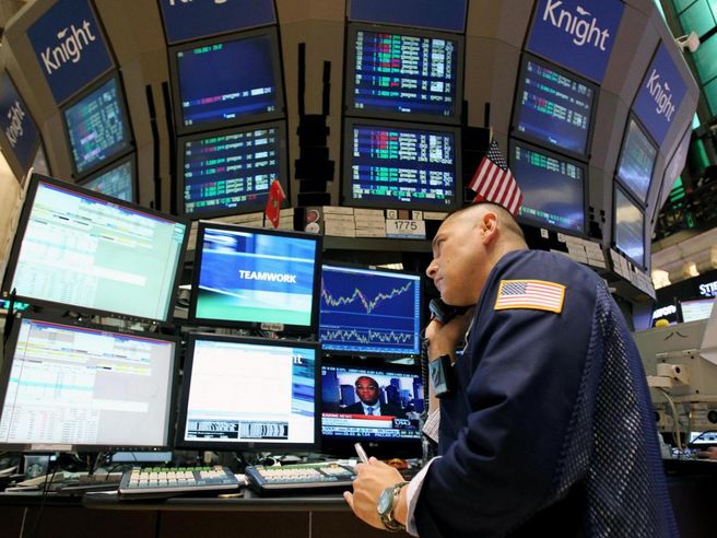 Wall Street positiva grazie al petrolio, Twitter sprofonda