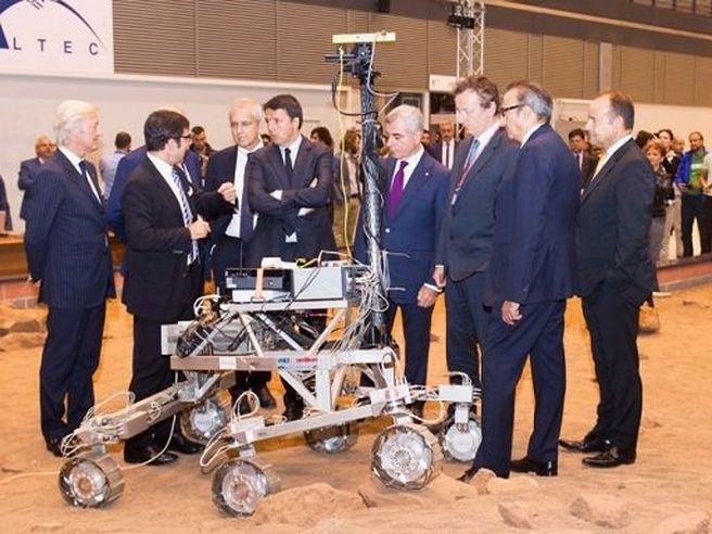 Leonardo-Finmeccanica: Renzi visita stabilimento Thales Alenia Space di Torino