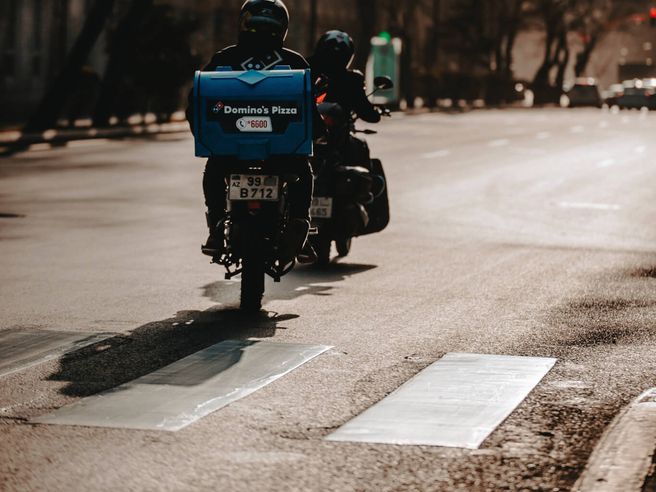 Domino’s Pizza: partnership con Uber Eats per spingere le vendite