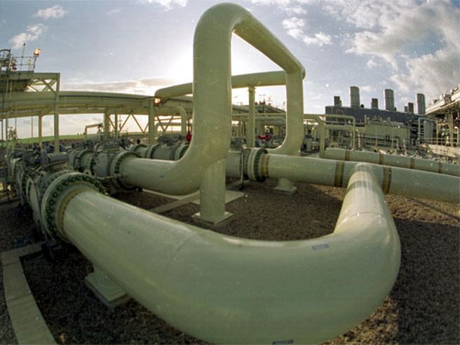 Snam: utili e ricavi in crescita nel II trimestre, domanda gas vista piatta nel 2015