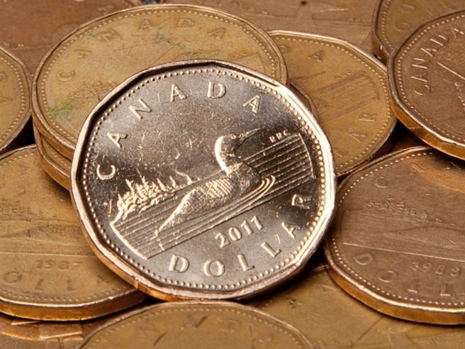 Forex: loonie azzoppato da discesa a sorpresa del Pil Canada