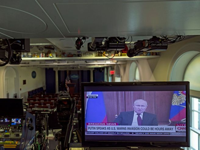 Wall Street: prove di resistenza contro crisi Ucraina e venti di guerra. Si guarda anche alla Fed