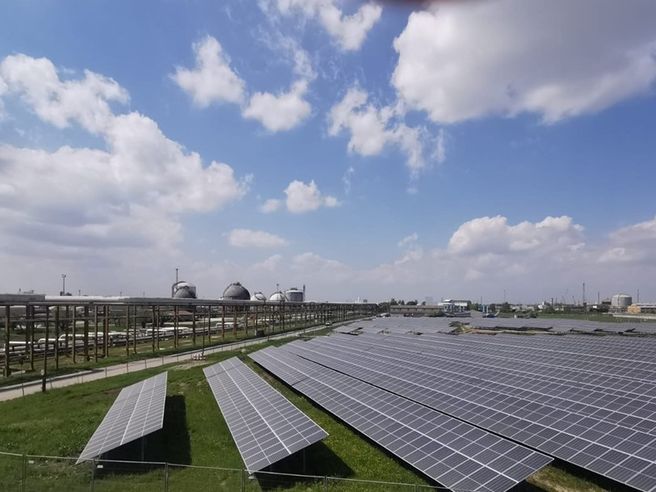 Plenitude (Eni): avviata produzione impianto fotovoltaico a Porto Marghera