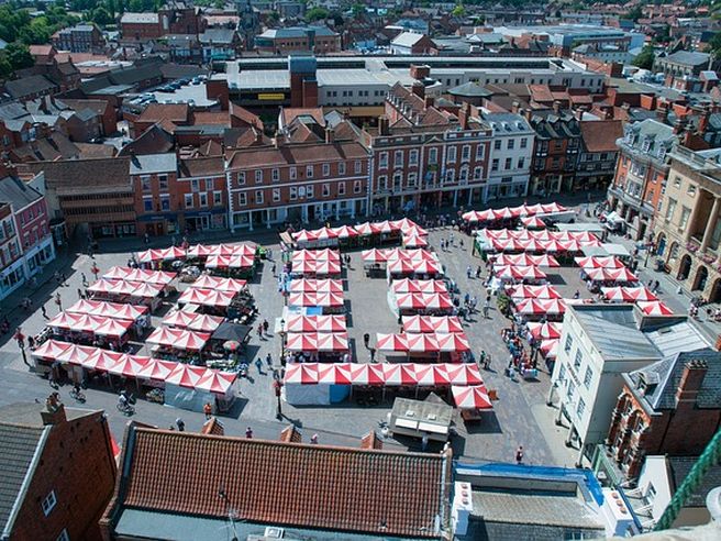 Commercio: 1 attività su 5 è ambulante, verso quota 200mila. Oltre la metà parla straniero