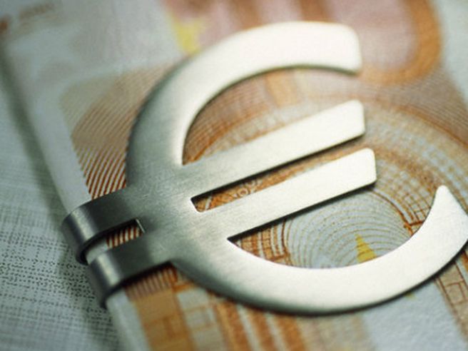 Spread Btp-Bund sale a 364 punti base, rendimento al 5%