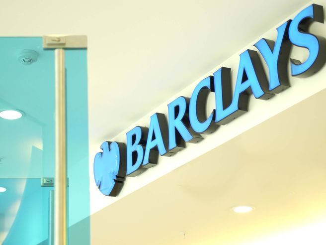 Barclays: utile lordo “adjusted” 2013 scende di un quarto a 5,2 miliardi di sterline
