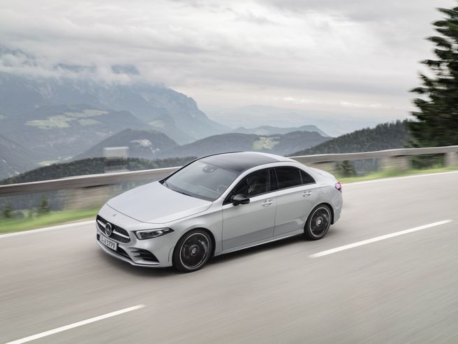 Mercedes supera gli obiettivi di redditività, assist da aumento prezzi auto