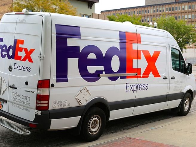 FedEx: conti trimestrali battono le stime