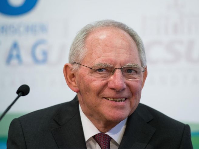 Schaeuble all’FT: rischio nuova crisi finanziaria globale, bolle per banche centrali