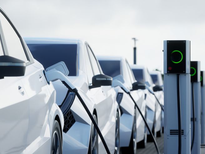 Antitrust su auto elettriche: avviate istruttorie su BYD, Stellantis, Tesla e Volkswagen
