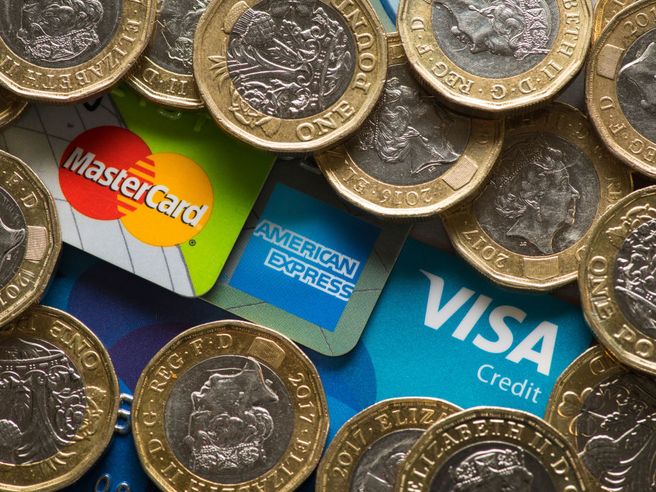 Wall Street in ribasso: Visa capitola del 5% dopo sberla Amazon made in UK. Tesla in rialzo dopo -15% scorsa settimana
