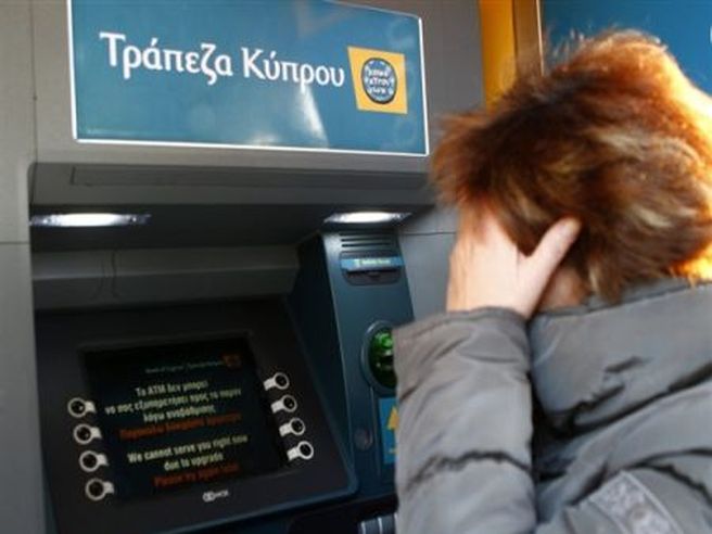 Cipro: Ministro Finanze, continuiamo a valutare prelievo su depositi