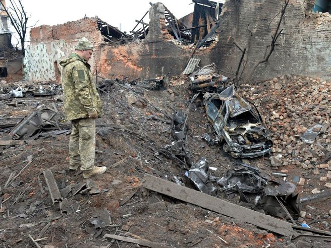 Ucraina, Kiev: bombardato centro commerciale. Alert Zelensky su rischio terza guerra mondiale