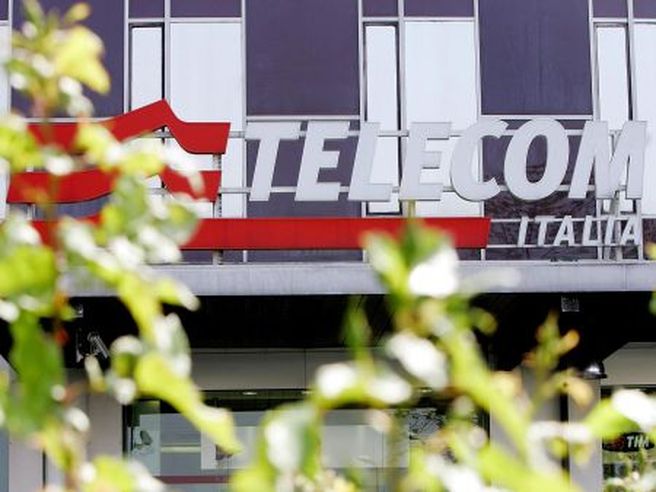 Telecom Italia: Calenda, mi auguro che board approvi separazione rete
