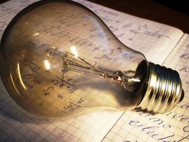 Mise: costituire startup innovativa senza andare dal notaio, ministro Guidi firma decreto