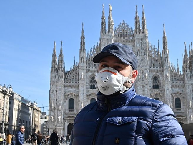 Lombardia: al via nuove restrizioni, no ad assembramento di più di 2 persone con multe fino a 5.000 euro