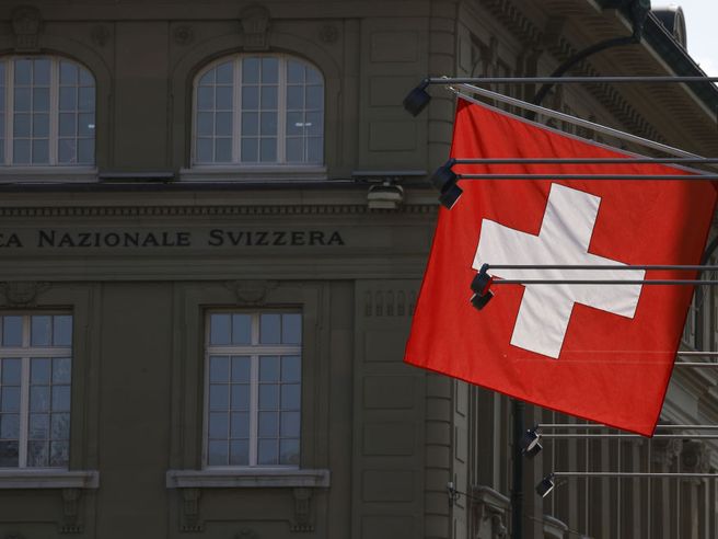 Banca Nazionale Svizzera alza tassi di interesse di 50 punti base