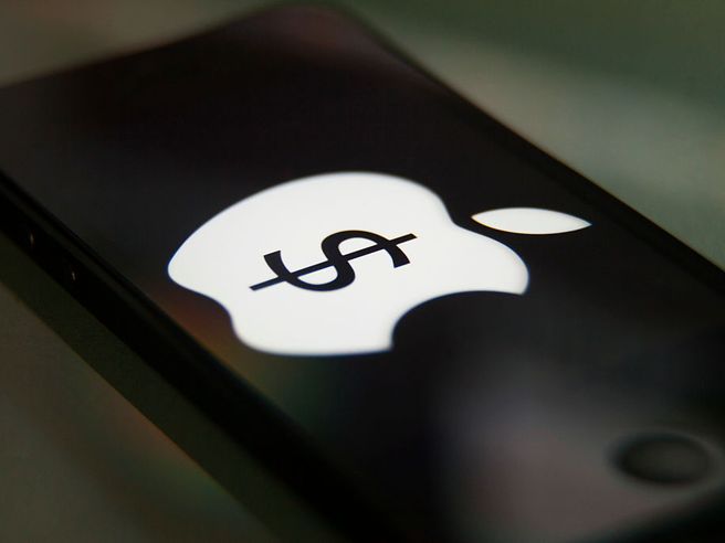 Wall Street inizia settembre con un nuovo record intraday del Nasdaq. Apple al massimo di sempre dopo annuncio Apple Wallet