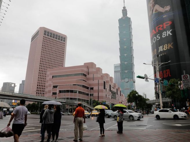 Azionario Asia contrastato: borsa Tokyo giù fino a -1%, effetto borsa Taiwan con Taiex che scende di oltre -3%