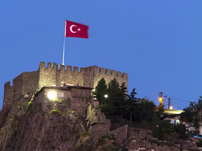 Turchia: Scholz, è rischio ulteriore per la Germania. Le agenzie di rating la declassano a livello “spazzatura”