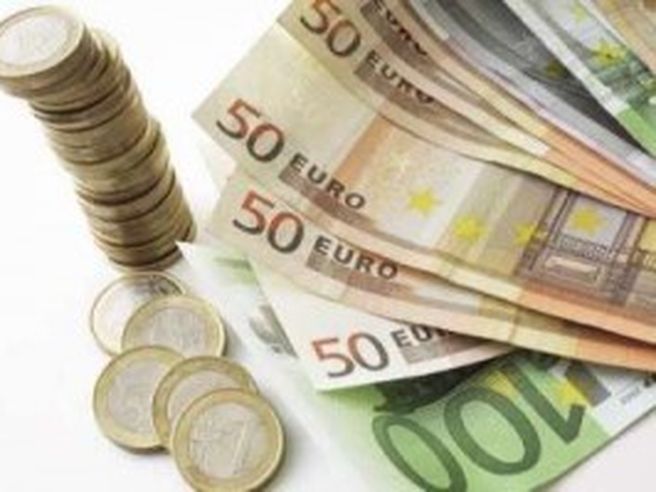 Valute: Credit Suisse consiglia di sovrappesare l’euro finchè Bce non darà dei segnali