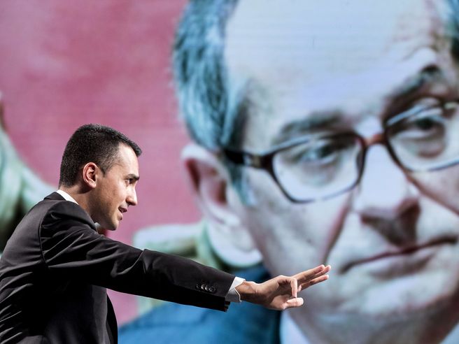Il giorno del Def: Di Maio non molla. Pressing su Tria per deficit-Pil al 2,4%