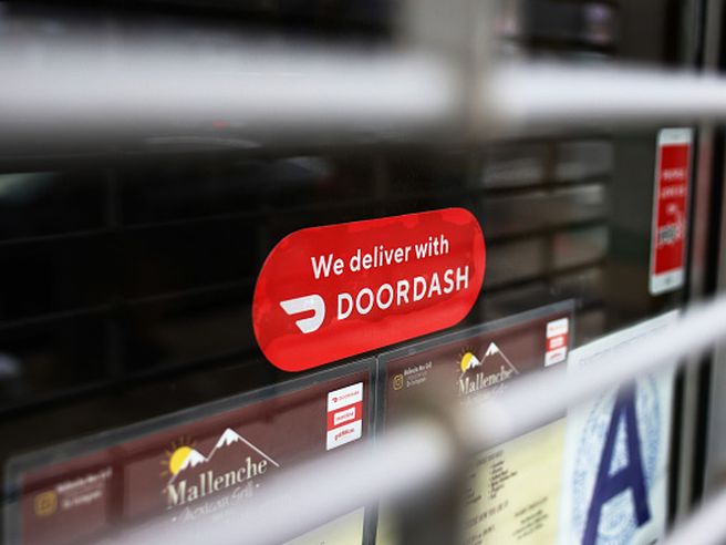 Wall Street: futures incerti in attesa Bce, euro sotto $1,21. Sterlina paga impasse Brexit con cali -1%. DoorDash -5% dopo Ipo da sogno