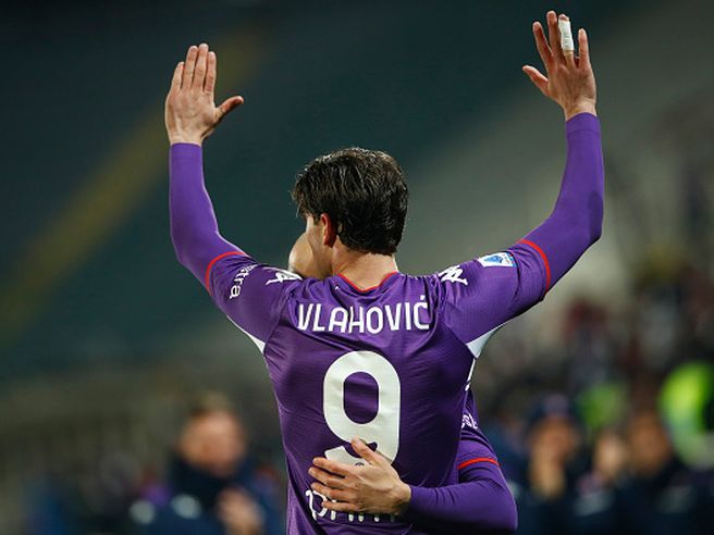 Vlahovic in bianconero, c’è l’accordo. Titolo Juve balza a Piazza Affari