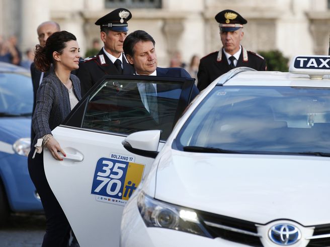 Crisi governo: Conte prosegue i suoi impegni, oggi a Foggisa e domani a Genova