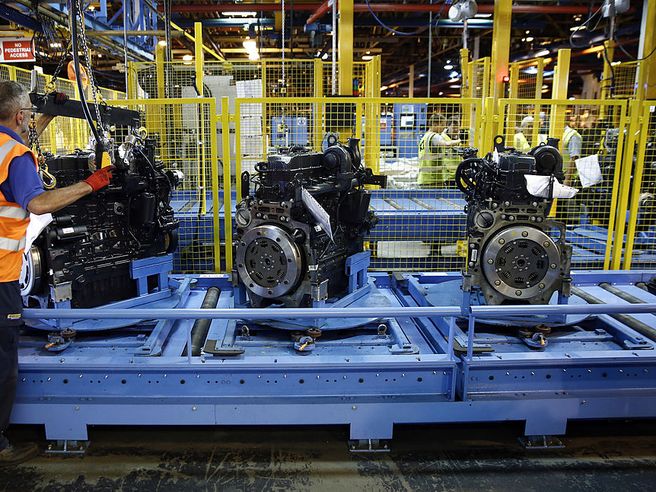 Istat: ad ottobre produzione industriale cala dello 0,6%
