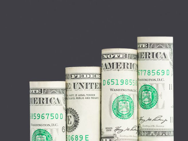 Dollaro sotto pressione con fase risk-on. Tra i catalyst audizione di Warsh