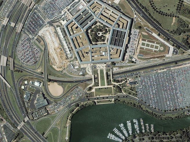 Pentagono annulla contratto cloud JEDI da $10 miliardi vinto da Microsoft, titolo Amazon balza dopo annuncio