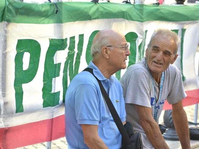 Pensioni: da aprile pagamento alle Poste dal primo giorno del mese. Stop agli anticipi