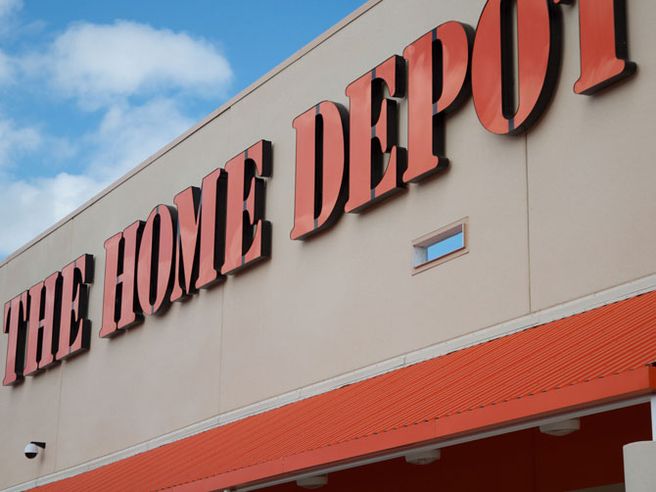 Home Depot: ricavi trimestrali scivolano del 3%, dividendo sale del 21%