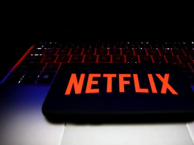 Netflix: crescita nuovi abbonati rallenta nel IV trim. E l’outlook è deludente. Titolo crolla del 20% a Wall Street