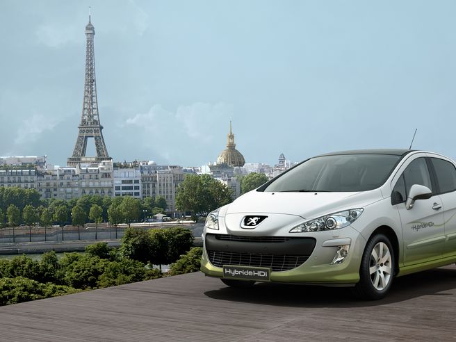 Peugeot: al via aumento di capitale da 3 mld, tonfo del titolo a Parigi