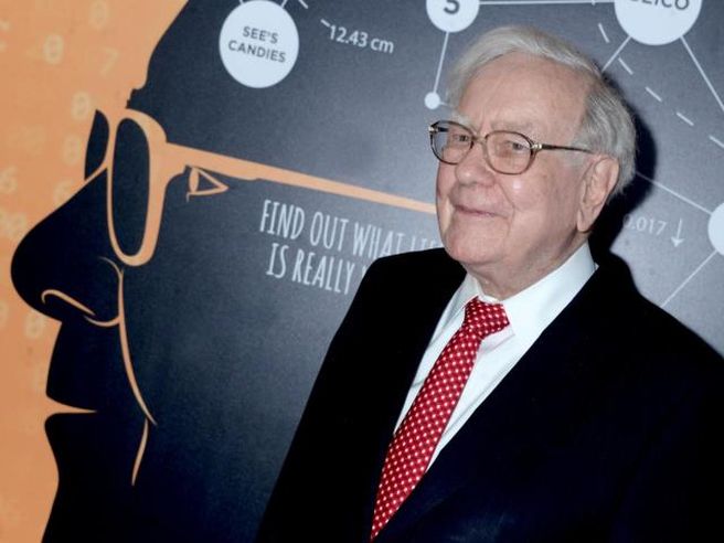 Warren Buffett continua a puntare su Apple, acquista altre 75 milioni azioni