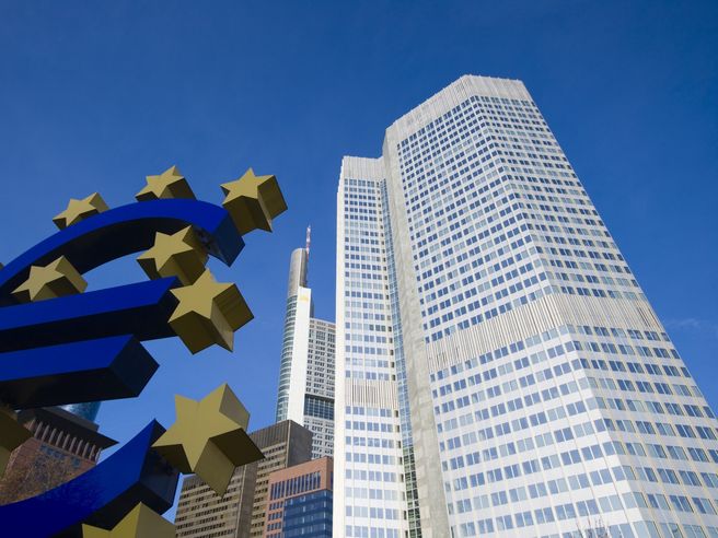 Bce alza tassi di 50 punti base, primo rialzo dal 2011