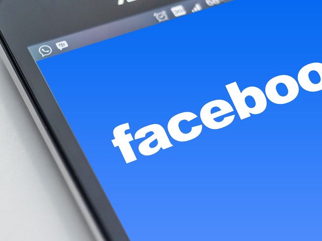 Facebook torna nel mirino delle vendite dopo Stifel: è come era eBay, Instagram potrebbe salvarla