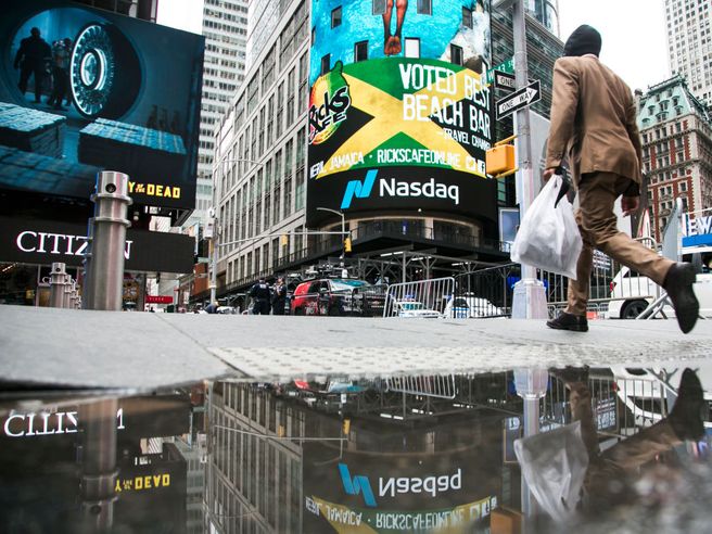 Wall Street: Nasdaq sostenuto da buy sull’hi-tech, +7% da minimi fine gennaio. Attesa per dato clou, tassi Treasuries si sfiammano