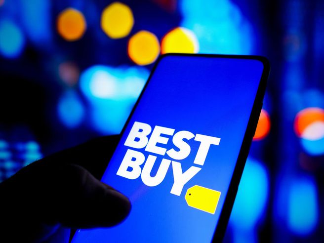 Best Buy si conferma altra vittima retail dell’inflazione. Utili giù e peggioramento stime