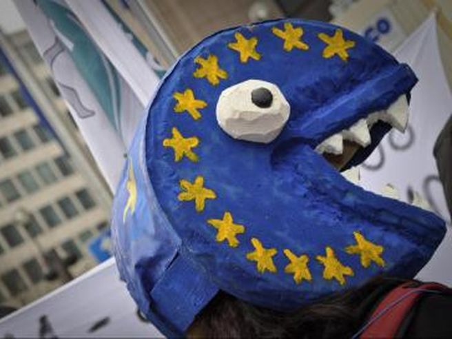 Draghi: su economia rimangono rischi. Euro scende a minimo in tre settimane