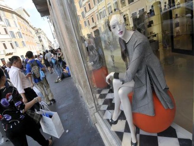 Italia, bilancia commerciale: Istat, surplus sale a 3,1 miliardi a febbraio