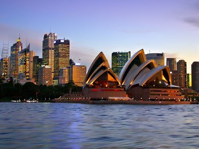 Australia: indice Pmi manifatturiero e Pmi servizi accelerano a marzo, confermata fase espansione