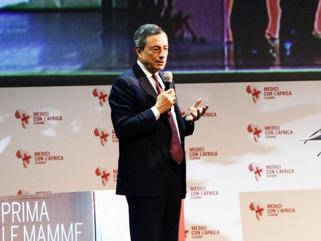 Bce, Draghi su QE: minori acquisti BTP a maggio in base a regole stabilite, nessun complotto