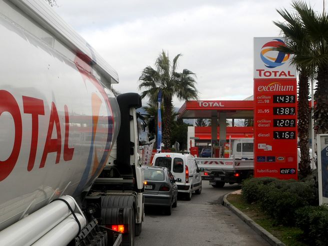 Total: calo a doppia cifra per utili e ricavi nel IV trimestre
